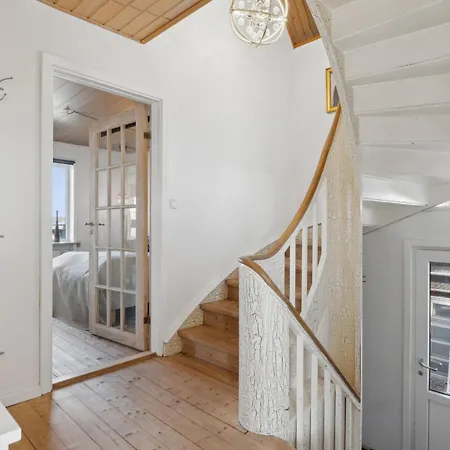 Lovely Close To The Water Villa *